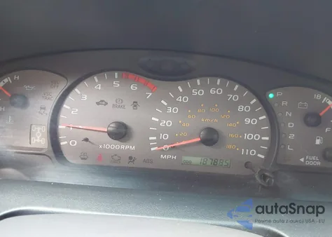 2002 Toyota Sequoia Sr5 V8 z USA, uszkodzony, nr VIN 5TDBT44A62S135557